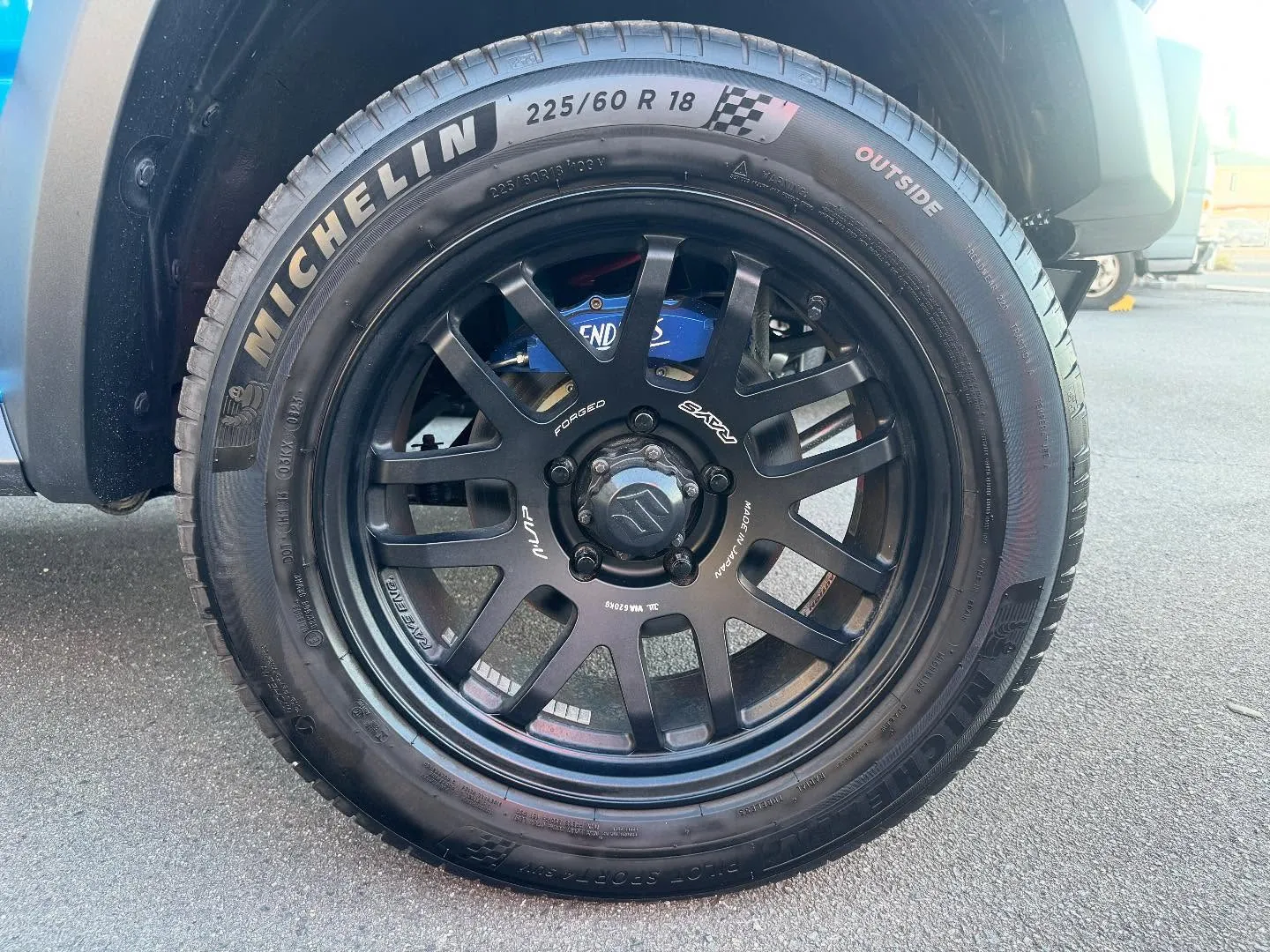ジムニーシエラ、ブルー2トン