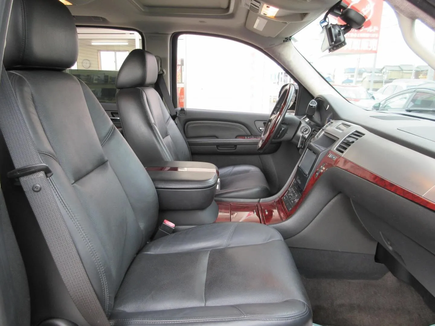 🚗✨ 2009年モデルのキャデラックエスカレードが三井物産正...