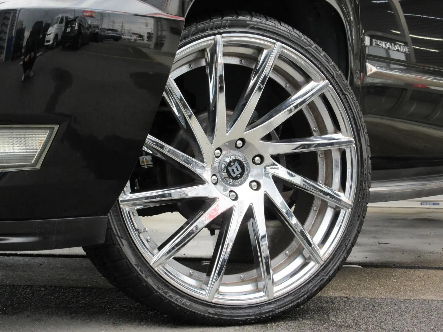 🚗✨ 2009年モデルのキャデラックエスカレードが三井物産正...