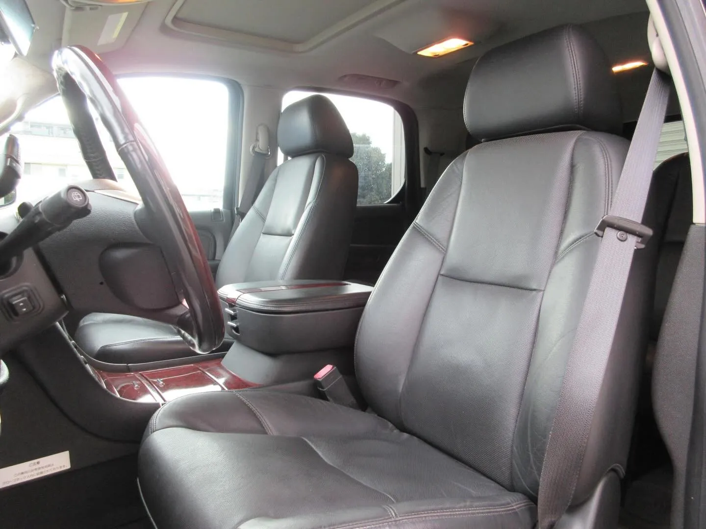 🚗✨ 2009年モデルのキャデラックエスカレードが三井物産正...